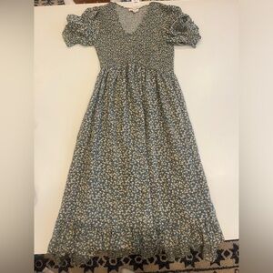 women’s dress never worn